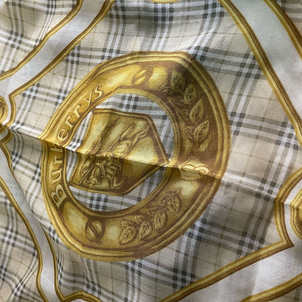 Burberry Prorsum Wool/Silk Blend Scarf. - Picture 11 of 16